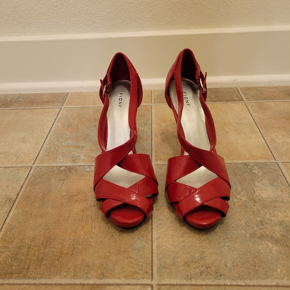 Red Heels 👠 - Picture 3 of 5